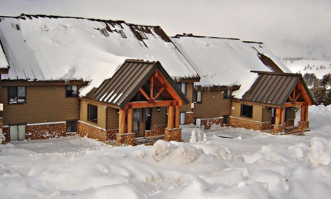 Powder Mountain Apartment | Powder Mountain Ski Resort- Ski in /Ski out. sleeps 7. 2/7-2/14/2025