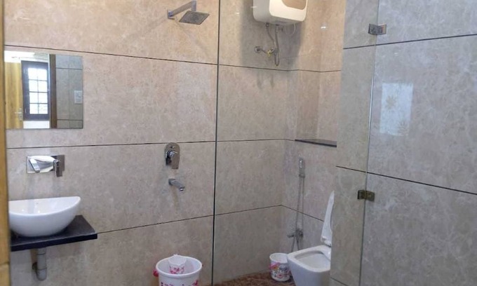Ujjain House | Peaceful location, clean room, near to Mahakal Jyotirling - Chandra