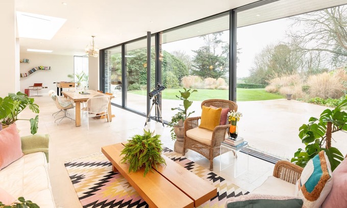 Budleigh Salterton House | Knowle House - Stunning Country House Sleeps 12 Devon Heated Pool, Dog Friendly