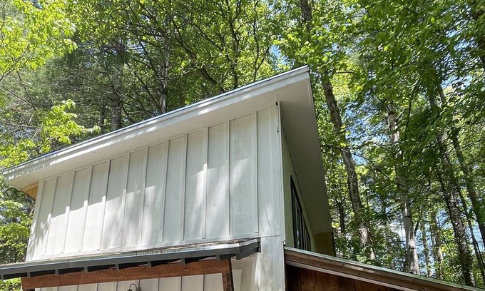 Hendersonville House | Discover the Beacon Loft, nestled in the mountains of Hendersonville, NC.