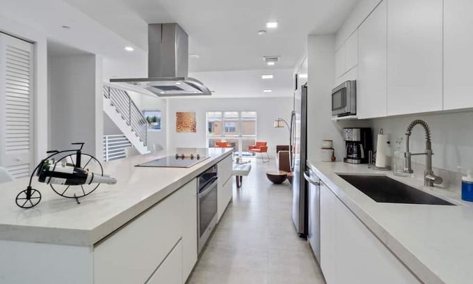 The Roads House | TOWNHOME W-BRICKELL,TERRACE W BBQ/SHOWER 3B-2.5B,SPECT.SKYLINE VIEWS,2 PARKINGS