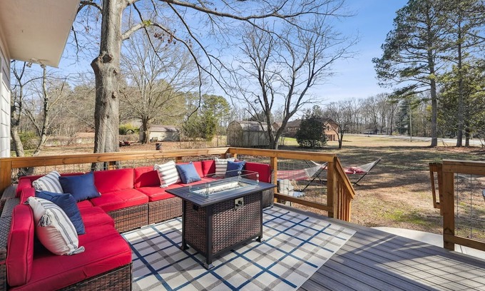 Acworth House | KSU Getaway: Cozy 4bd - BBQ - Games