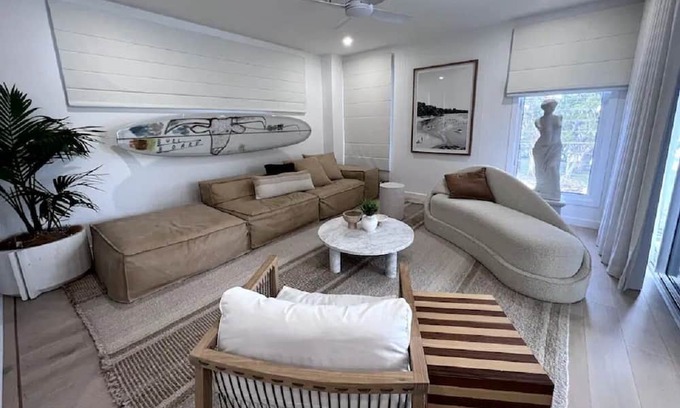 Paradise Point House | Coastal Hamptons Style Retreat