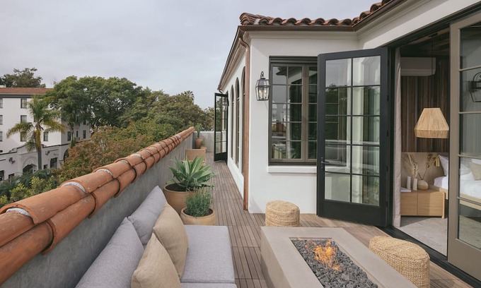 Lower State House | Penthouse with Lounge, Private Balcony, Fire Pits