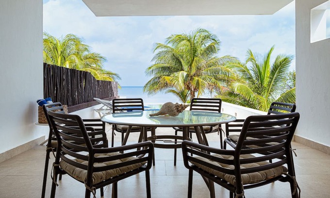 San Benito Villa | La Casa de Mimi Modern and Renovated Water Front Beach House