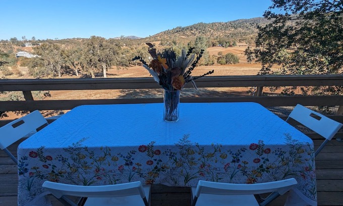 Coulterville House | 42 mi from Yosemite Gate. Sleeps10