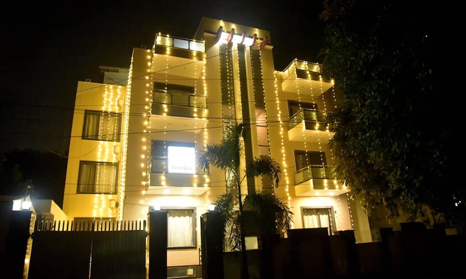 Sector 15 Hotel | Homefort Stays - 32 Avenue - Udyog Vihar