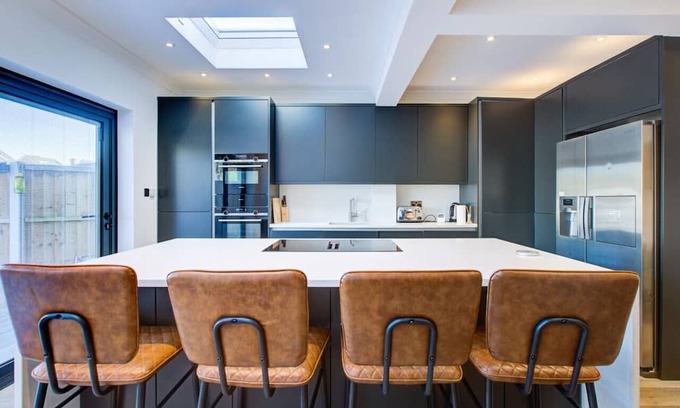 Havering House | Tranquil Stay 5BR House in Romford w/ Free Parking