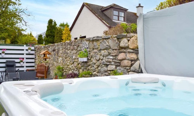 Grantown-on-Spey House | Strathspey Lodge - Retreat Group