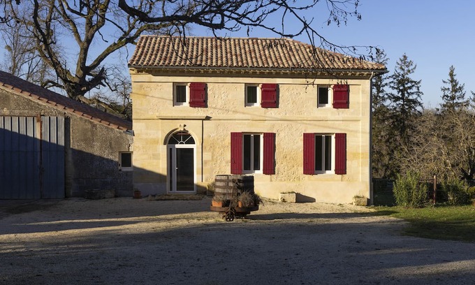 Naujan-et-Postiac House | Vrbo Property