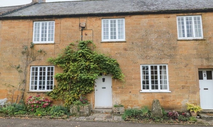 Montacute House | TWO TOWERS COTTAGE, character holiday cottage in Montacute