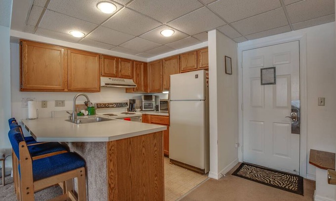 Killington Condo | Pico Mountain Condo: Ski On/Off, Close to Killington. C307