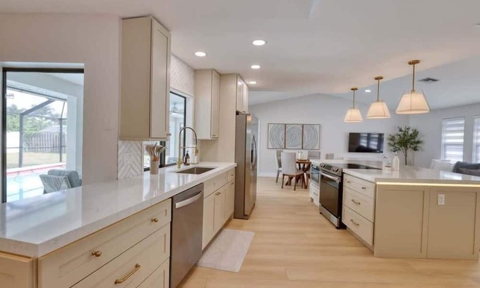 Palm River Estates House | Beautiful Palm River 3BR Gem Retreat