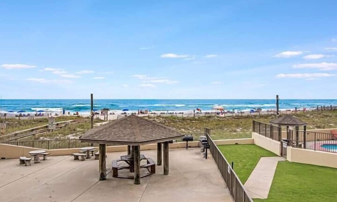 Orange Beach Condo | Phoenix IV 4011 | Gulf Front Condo