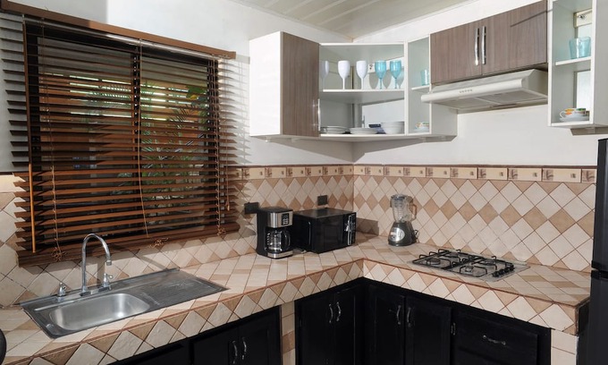 El Cerro Apartment | Beach apartment situated between Manuel Antonio and La Marina Pez Vela Quepos.