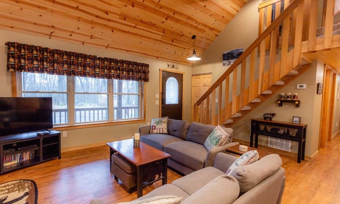 Alpine Lake Cabin | Family Friendly Retreat For Outdoor Enthusiasts