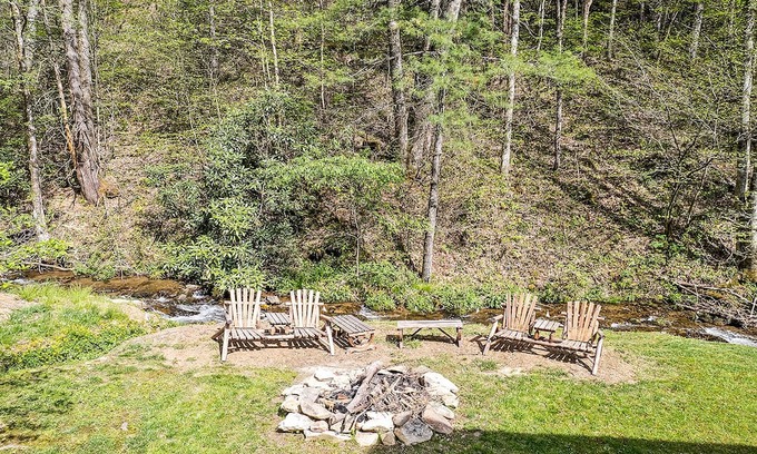 Maggie Valley Cabin | Cozy Creekside Retreat!