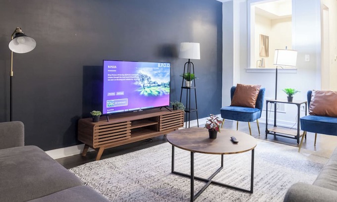 Caledonia House | Be the first to stay in our brand new house, minutes away from Hamilton International Airport