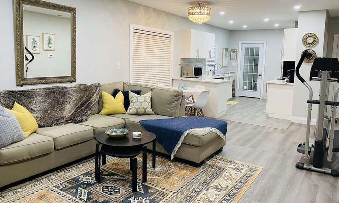 Walkerville Apartment | Cozy & bright upper unit with 3 bedroom each equipped with a workstation.