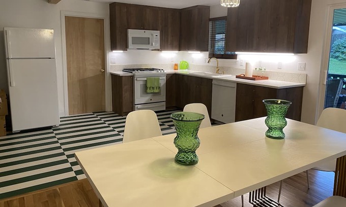 Lakewood House | Stylish Mid-century 3 bed 2 bath Home by Lake Steilacoom, JBLM, the beach and I5