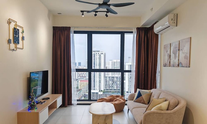 George Town Apartment | [Early Bird Deal 2024] Modern Design Cozy Suite 2 bedrooms 6pax