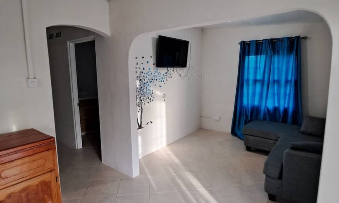 Durants Cottage | Cozy English style cottage, The beach 4mins drive away and relax in Barbados