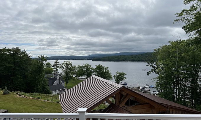 Lochmere House | estate living , property is on a compound water access to swim, kayak , fish etc