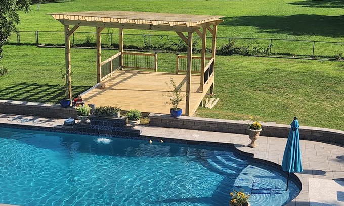 Warrenton Other | Cozy farmhouse with kitchenette, pool & bbq in historic downtown Warrenton NC.