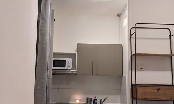 6th Arrondissement Apartment | Cozy studio for a getaway in Marseille