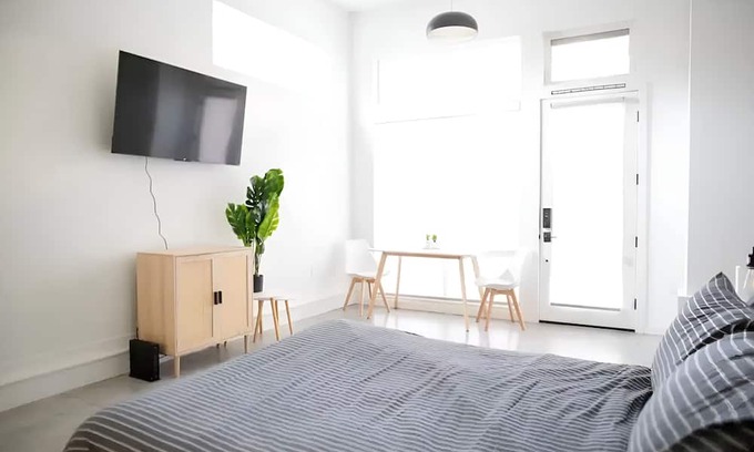 Loyal Heights Apartment | Cozy Modern Studio: Prime Location + Near UW