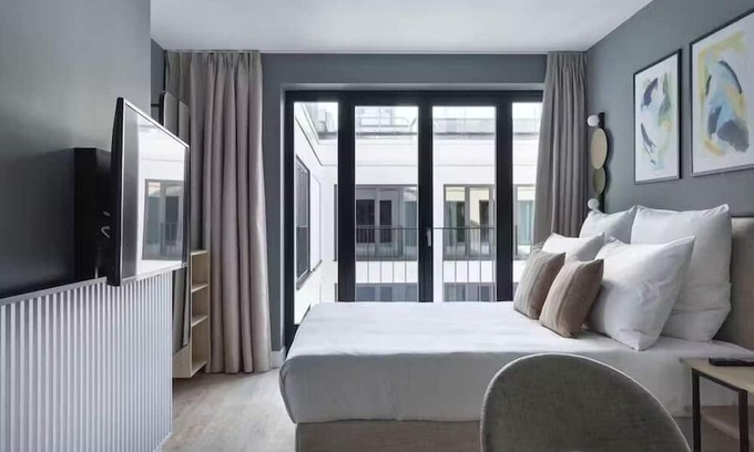 Kreuzberg House | Chic City Vibes: Minutes to Potsdamer Platz and Alexanderplatz. Parking!