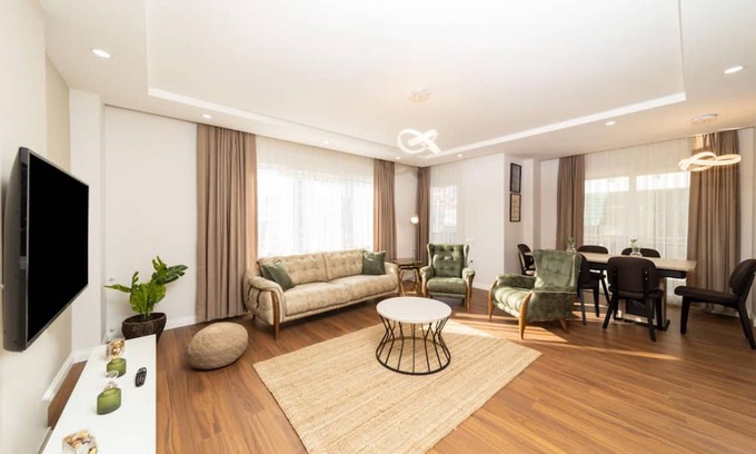 Antalya City Centre Apartment | Central Flat with Balcony near Sea in Muratpasa