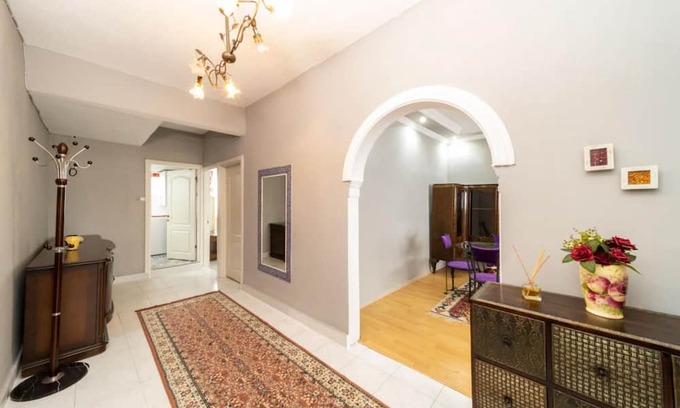 Antalya City Centre Apartment | Colorful Flat Close to the Coast in Muratpasa