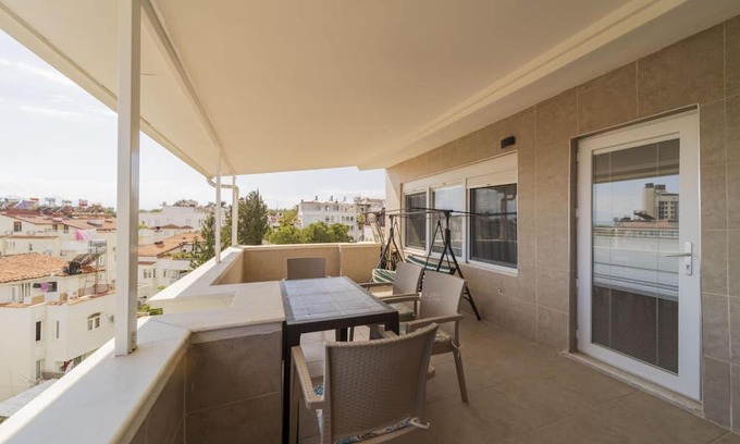 Lara Apartment | Spacious Apartment near Lara Beach in Muratpasa