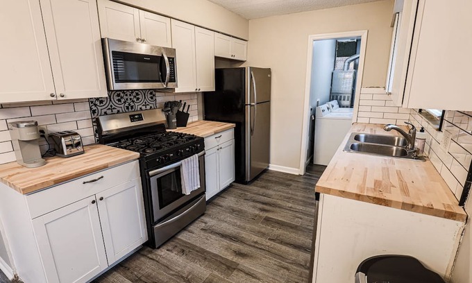 Indianapolis House | Cozy Stay Near Uni of Indy, 10 min to Downtown