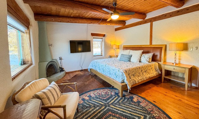 Taos House | Cozy South West Charm, Pet Friendly Home