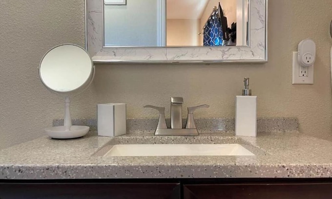 Santa Ana House | Private 1-Bedroom Suite - Disney 15 mins