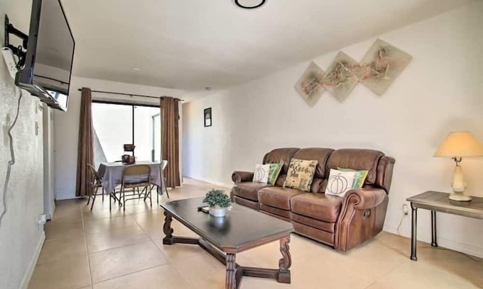 Lauderhill Apartment | 2 Bedroom 760640 by Houzlet