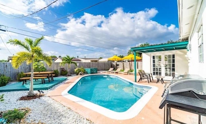 Boulevard Heights Apartment | 4 Bedroom 752747 by Houzlet