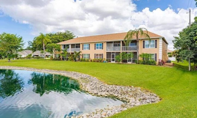 Crown Pointe Apartment | 2 Bedroom 737198 by Houzlet