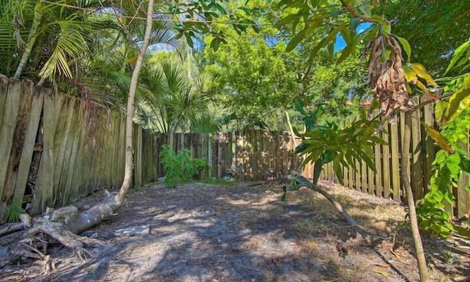 Lauderhill Apartment | 2 Bedroom 793782 by Houzlet