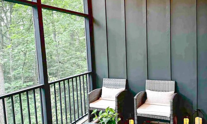 Calverton Other | Modern Farmhouse surrounded by woods. Shopping wineries breweries hiking nearby
