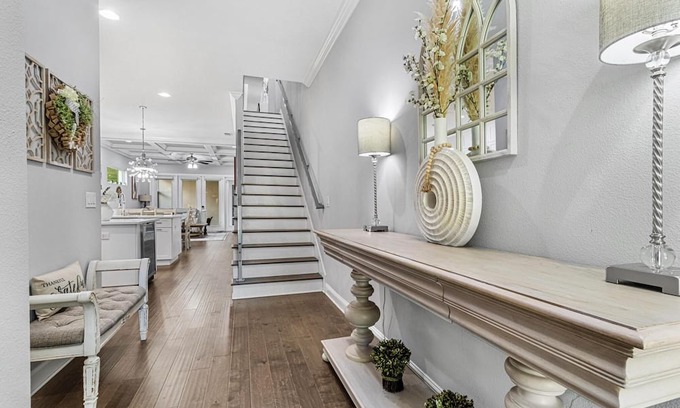 SoHo House | Luxury Living ~ 5 bedroom SoHo Hyde Park Near Bayshore Blvd, Berns, & Epicurian