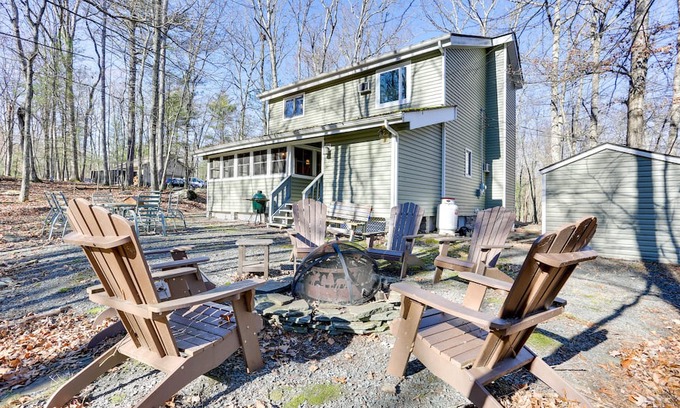 Lackawaxen Cabin | Rustic Masthope Mountain Retreat w/ Private Sauna!