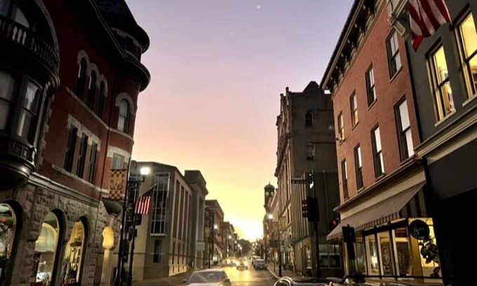 Staunton Apartment | The Moonbeam - Modern & Beautiful Studionn