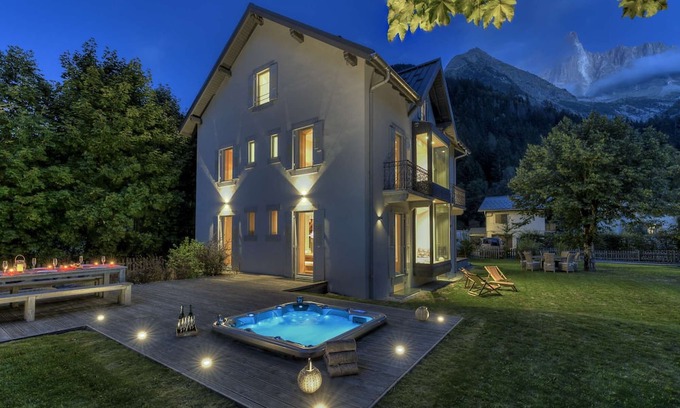 Les Tines Ski Chalet | Stunning family chalet with jacuzzi close to ski lifts