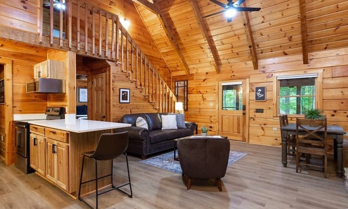 Gatlinburg - Pigeon Forge Cabin | Stylish Cabin Near Pigeon Forge