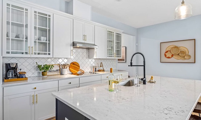 DeBary House | Modern 3BR Retreat - 30 Days, Pool & Chic Decor