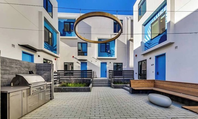 Downtown Oakland Apartment | New Studio Suite Near Laney College!