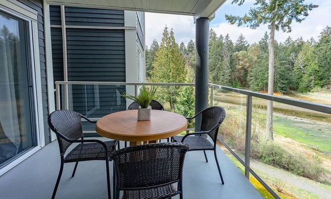 Regional District of Nanaimo Apartment | Beautiful Ocean View from Living room